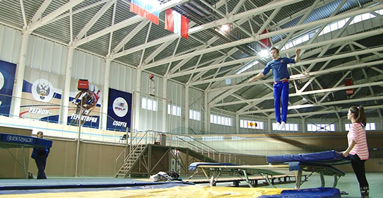 Омская федерация прыжков на батуте получила уникальный минитрамп от «Омских кабельных сетей»